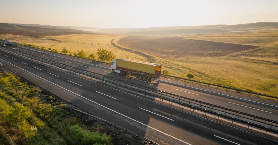 Cuidados na estrada: guia para o caminhoneiro iniciante no fim de ano